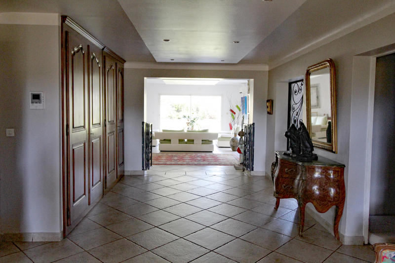 Maison - 325 m² - 9 pièces