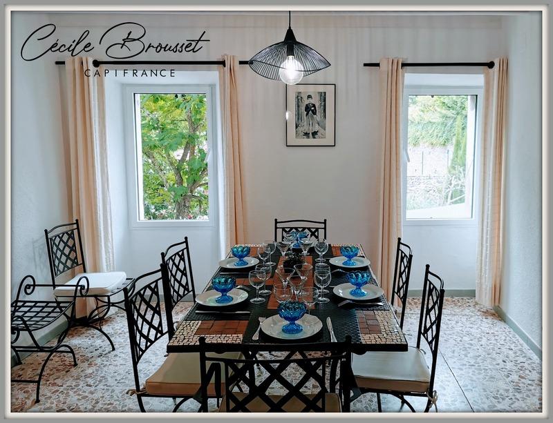 Propriété - 345 m² - 14 pièces