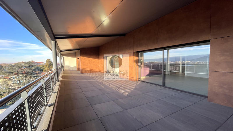 Appartement - 99 m² - 4 pièces