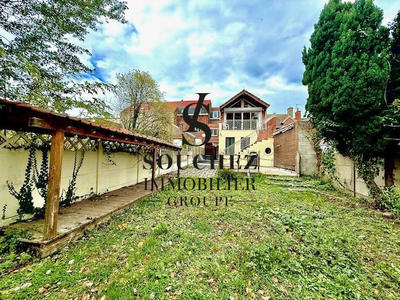 Maison - 250 m² - 8 pièces