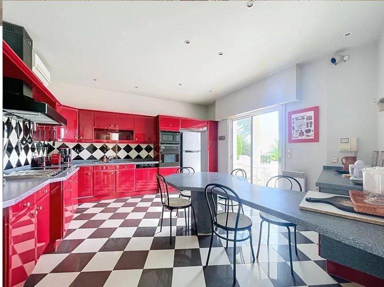 Villa - 368 m² - 6 pièces