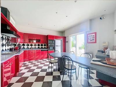 Villa - 368 m² - 6 pièces