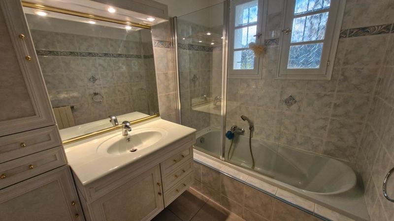 Maison - 202 m² - 6 pièces