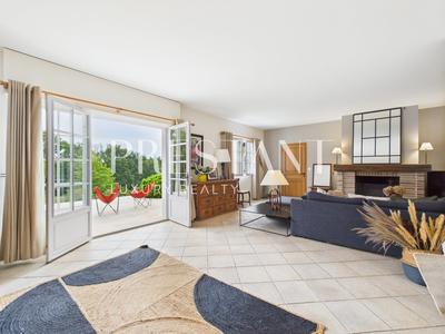 Maison - 250 m² - 7 pièces