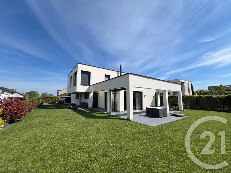 Maison - 202 m² - 5 pièces