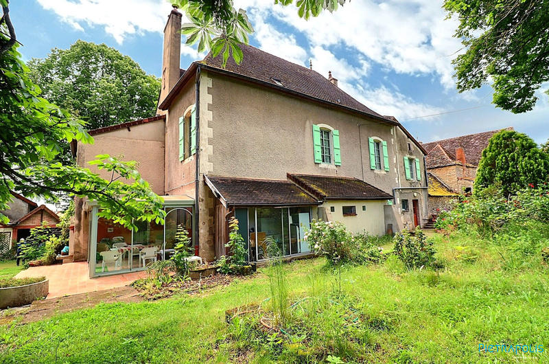 Maison ancienne - 248 m² - 9 pièces