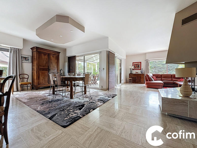 Villa - 238 m² - 6 pièces