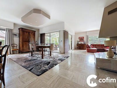 Villa - 238 m² - 6 pièces