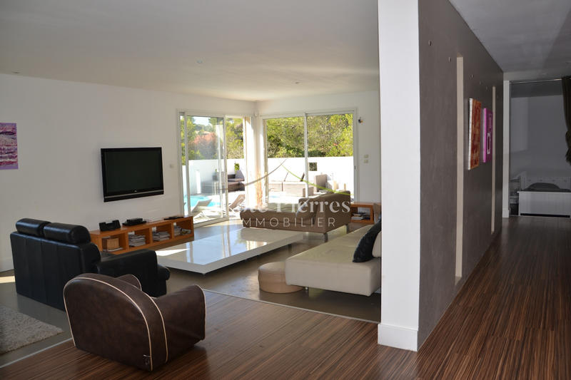 Villa - 200 m² - 6 pièces