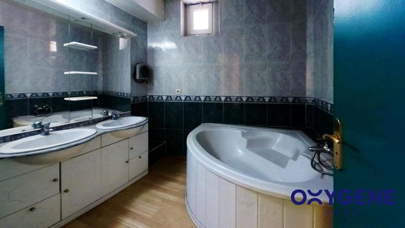 Appartement - 110 m² - 6 pièces