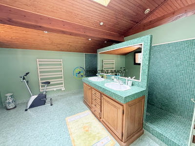 Maison - 198 m² - 6 pièces