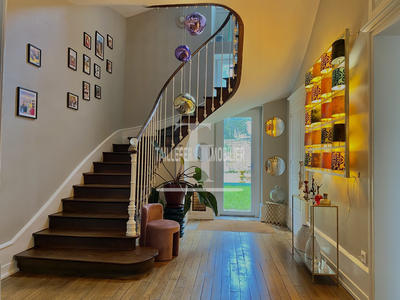 Maison - 250 m² - 6 pièces