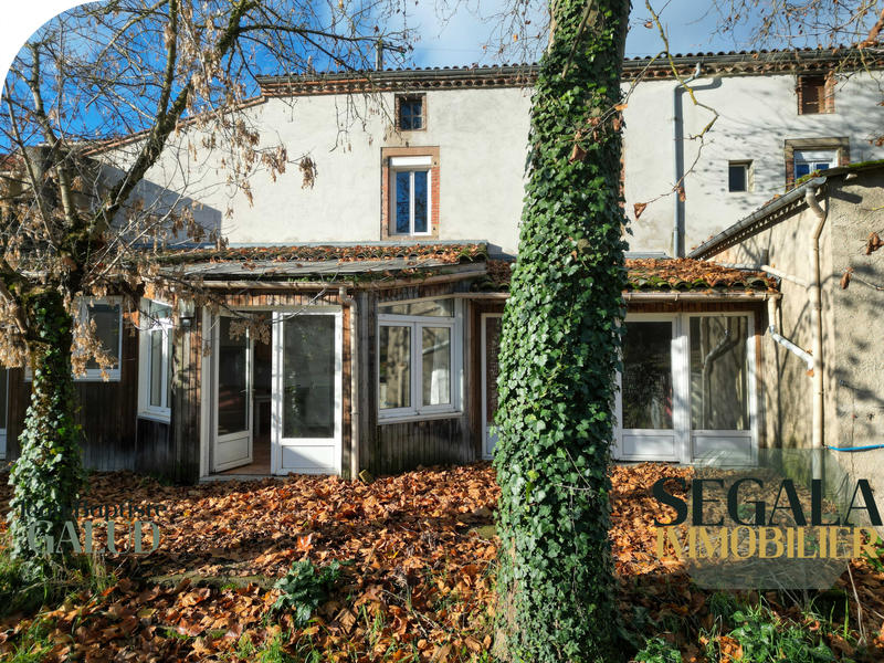 Maison - 230 m² - 8 pièces