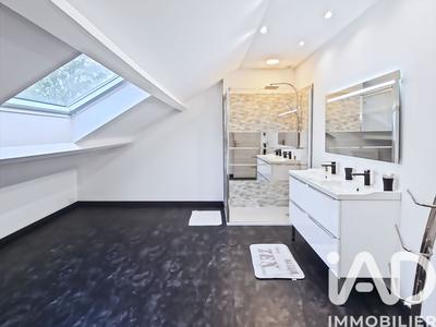 Maison - 184 m² - 8 pièces