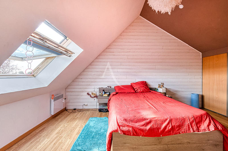 Maison - 250 m² - 8 pièces