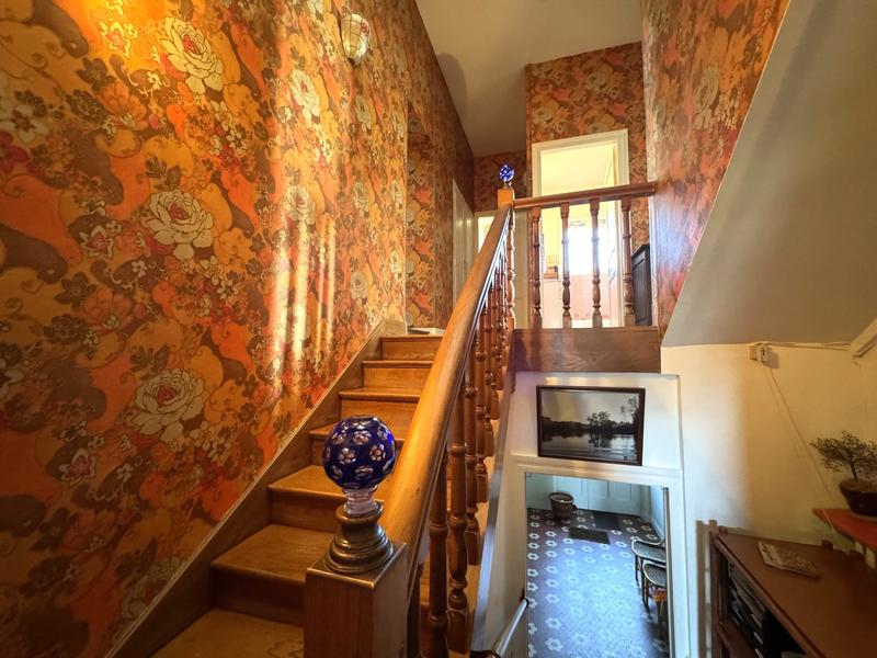 Maison - 222 m² - 7 pièces