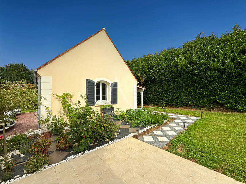 Maison - 328 m² - 8 pièces