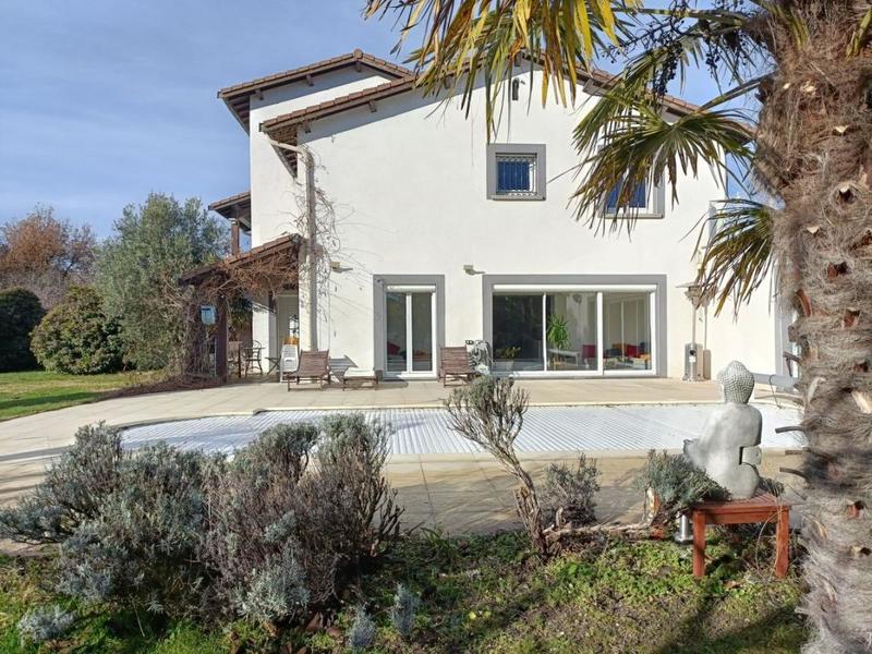 Villa - 304 m² - 7 pièces