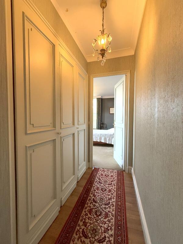 Maison - 372 m² - 10 pièces