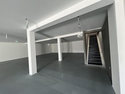 Local commercial - 517 m² - 2 pièces