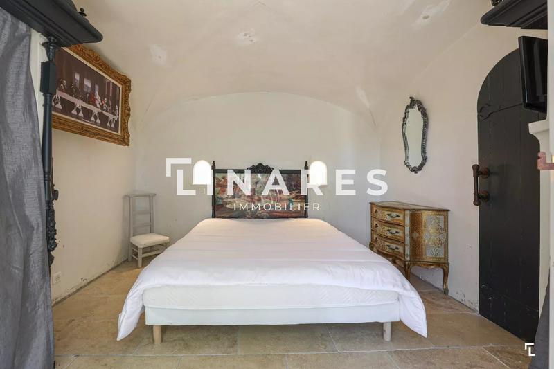 Propriété - 230 m² - 9 pièces