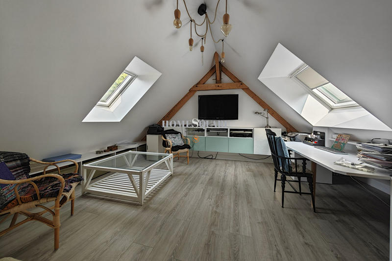 Maison - 300 m² - 8 pièces