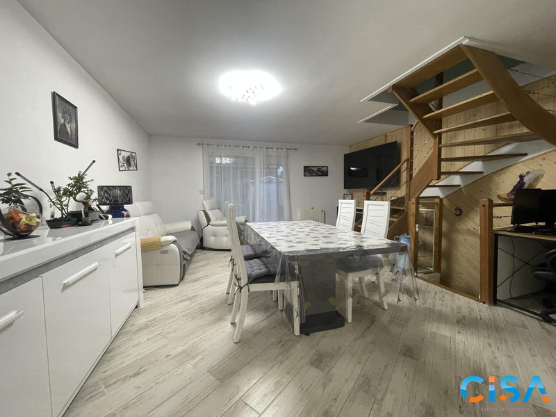 Maison - 90 m² - 5 pièces