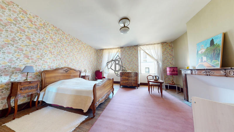 Maison - 300 m² - 6 pièces