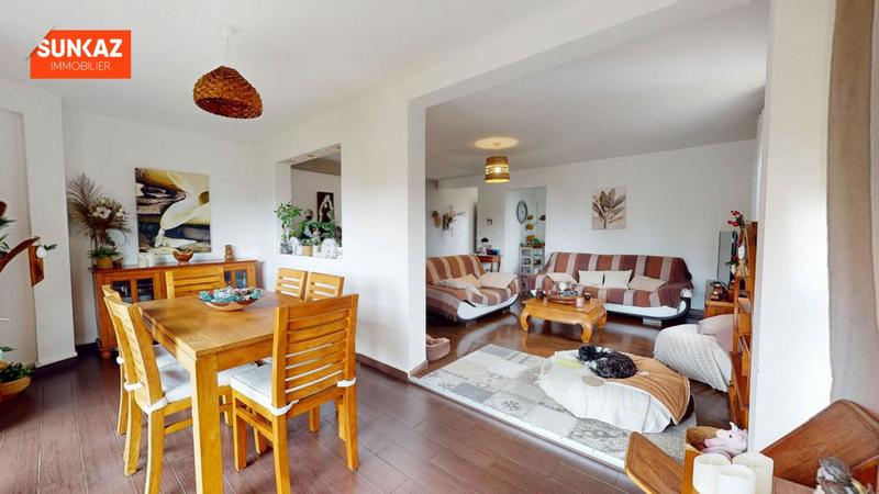 Appartement - 95 m² - 4 pièces