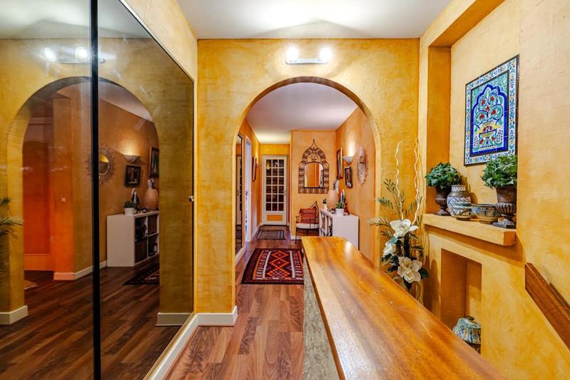 Maison - 230 m² - 9 pièces