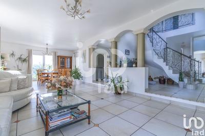 Maison - 194 m² - 6 pièces