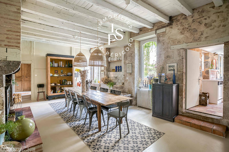 Demeure - 384 m² - 11 pièces