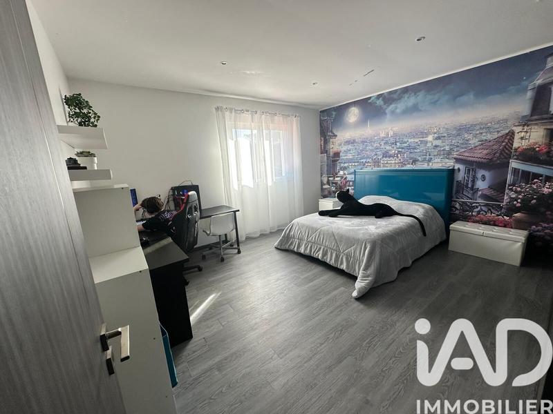 Maison - 328 m² - 6 pièces