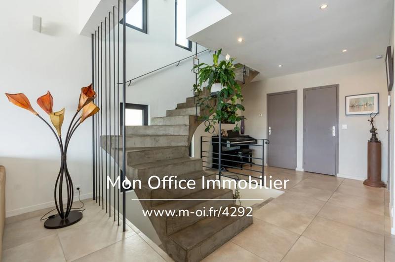 Villa - 216 m² - 6 pièces