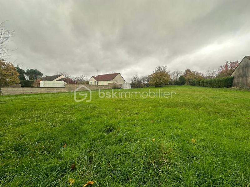 Terrain constructible - 933 m²