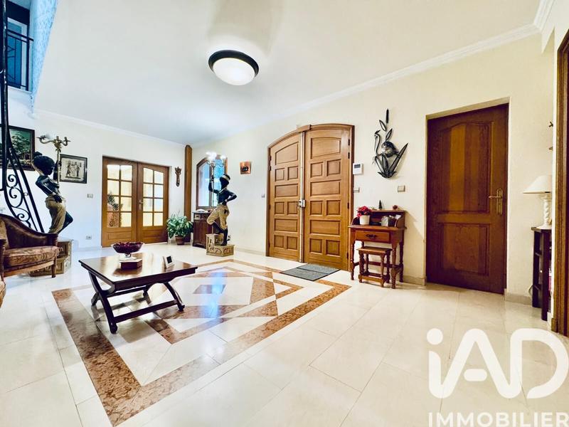 Maison - 410 m² - 12 pièces