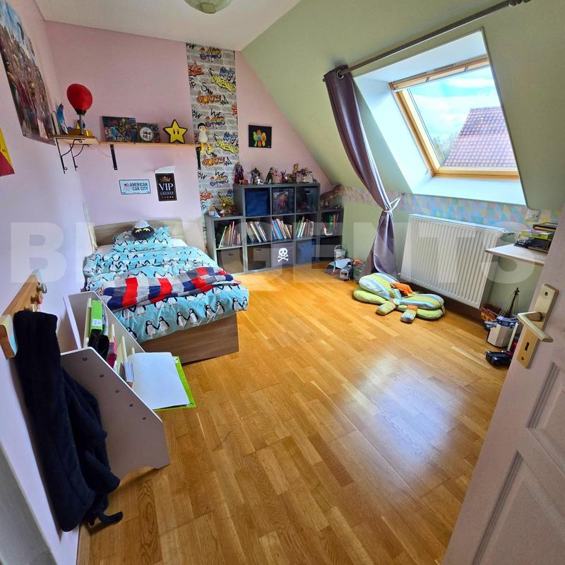 Maison traditionnelle - 200 m² - 8 pièces