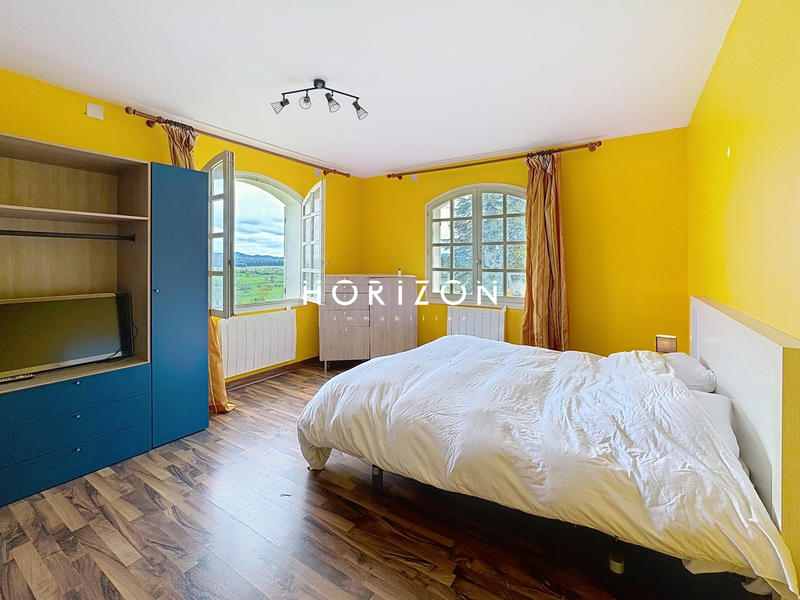 Maison - 218 m² - 6 pièces