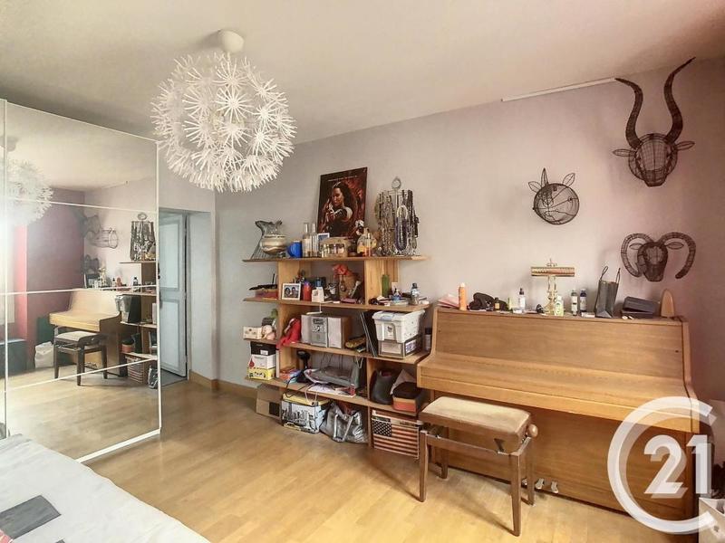 Propriété - 235 m² - 10 pièces