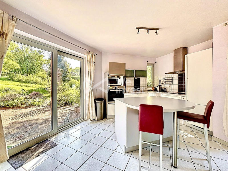 Maison - 230 m² - 16 pièces