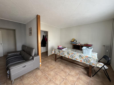 Appartement - 80 m² - 5 pièces