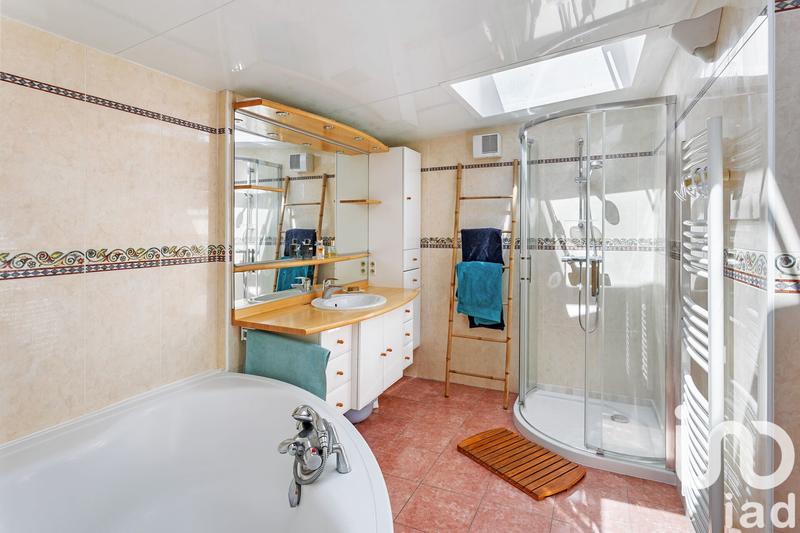 Maison - 168 m² - 8 pièces