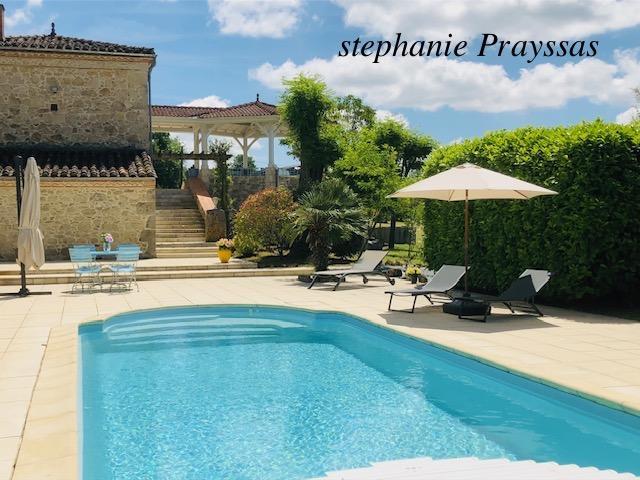 Maison - 300 m² - 8 pièces