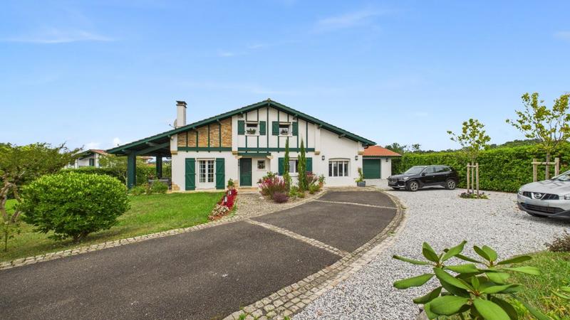 Maison - 170 m² - 5 pièces
