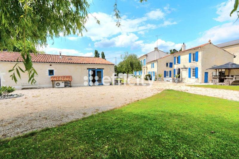 Maison - 310 m² - 11 pièces