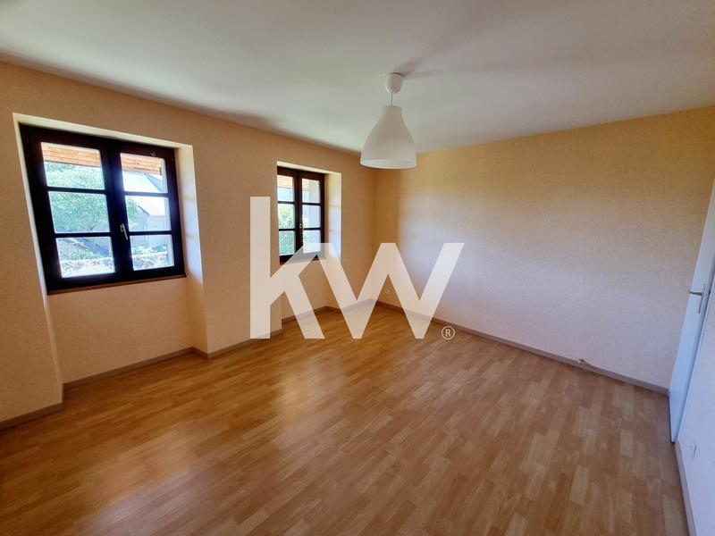 Maison - 236 m² - 7 pièces