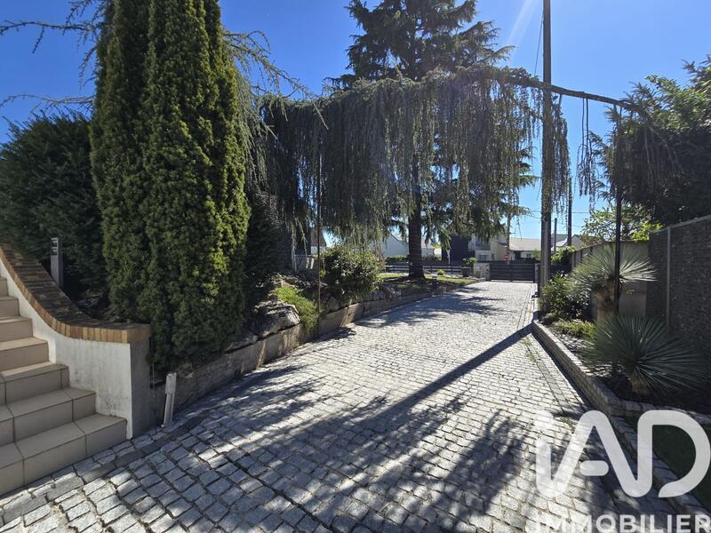 Maison - 208 m² - 8 pièces