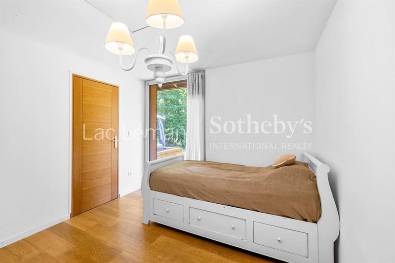 Maison - 238 m² - 8 pièces