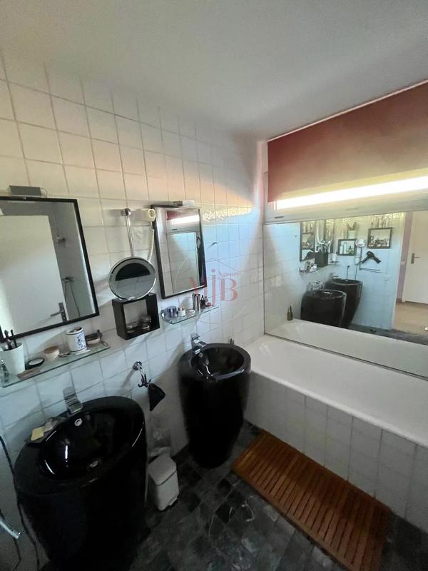 Appartement - 190 m² - 7 pièces