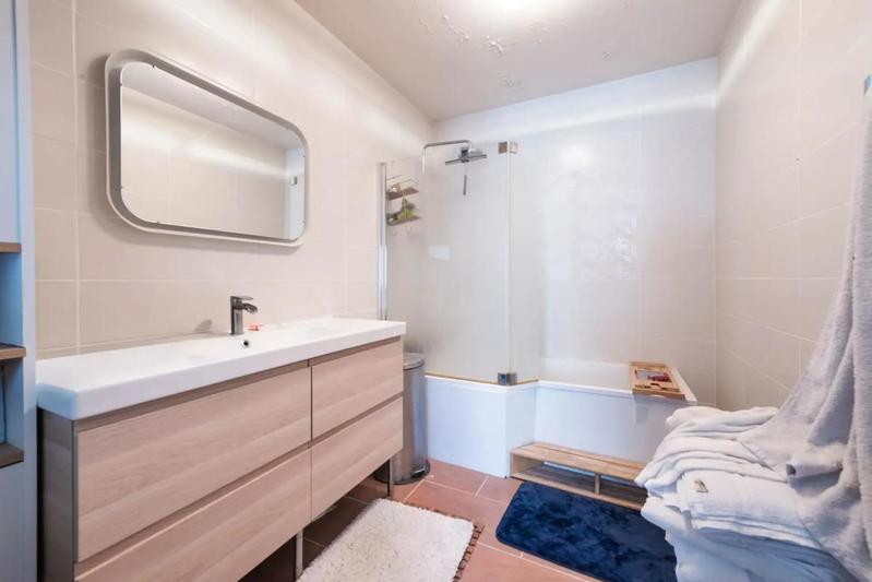 Maison - 200 m² - 8 pièces